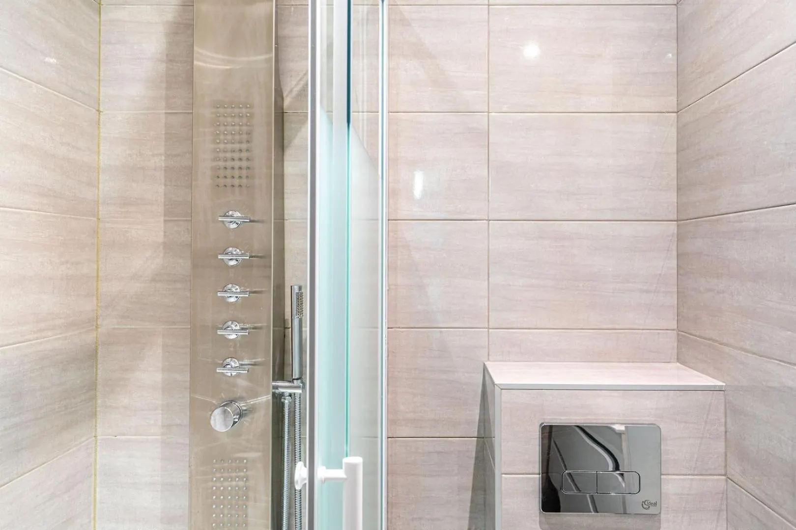 شقة Guestready - Bright Charm With A Terrace باريس